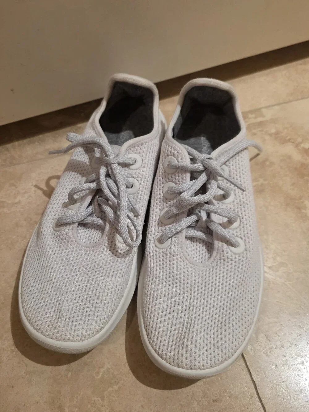 Women's AllBirds White Tree Runners Size 9 Very Good Lightly Used Condition